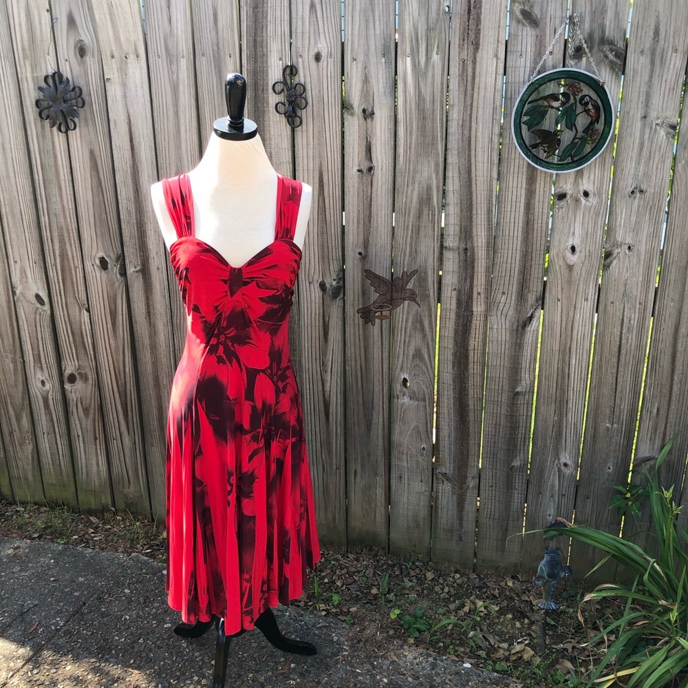 Beautiful red dress!